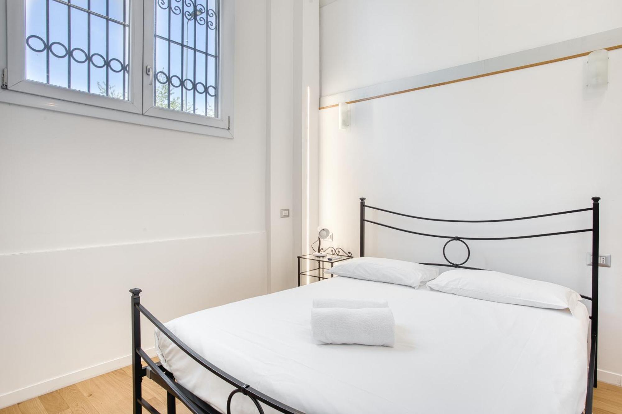 Walk To Navigli - Via Gola - 2 Bedrooms Apt Milan Extérieur photo